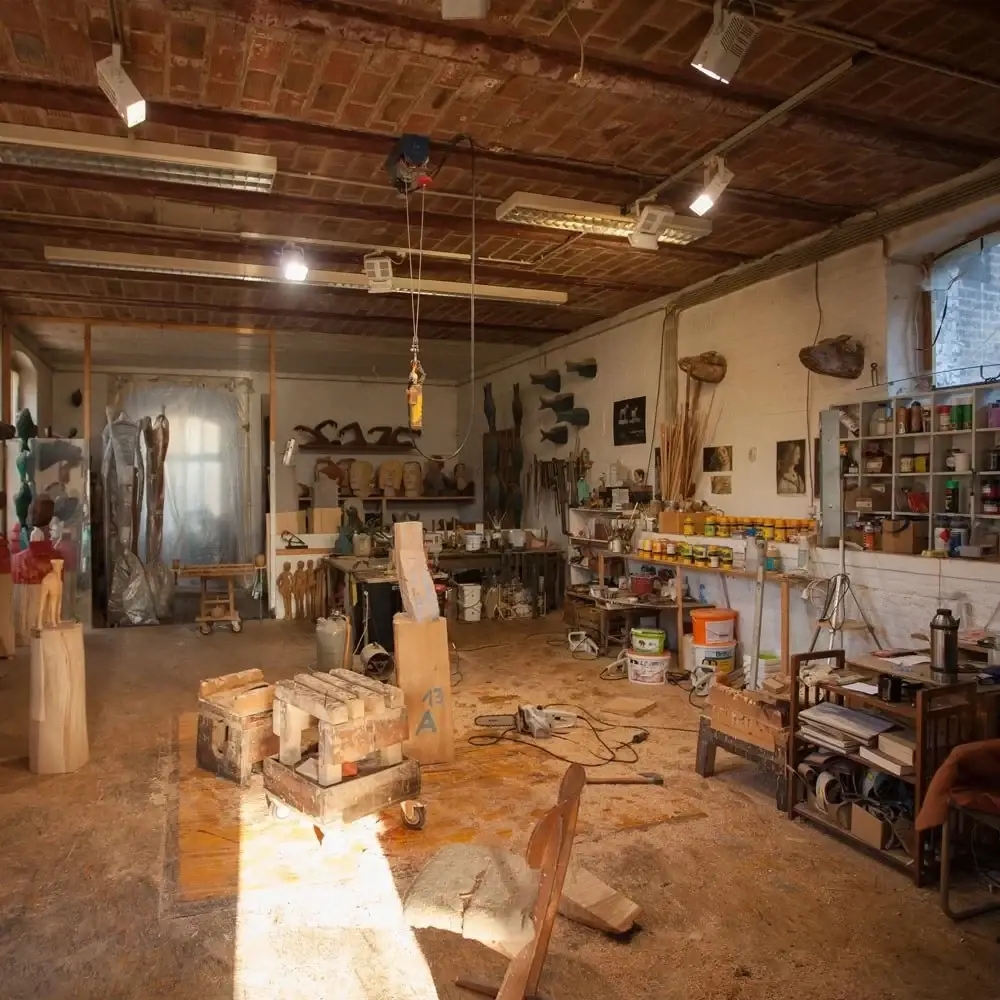 Künstleratelier mit Werkbank in der Walkmühle