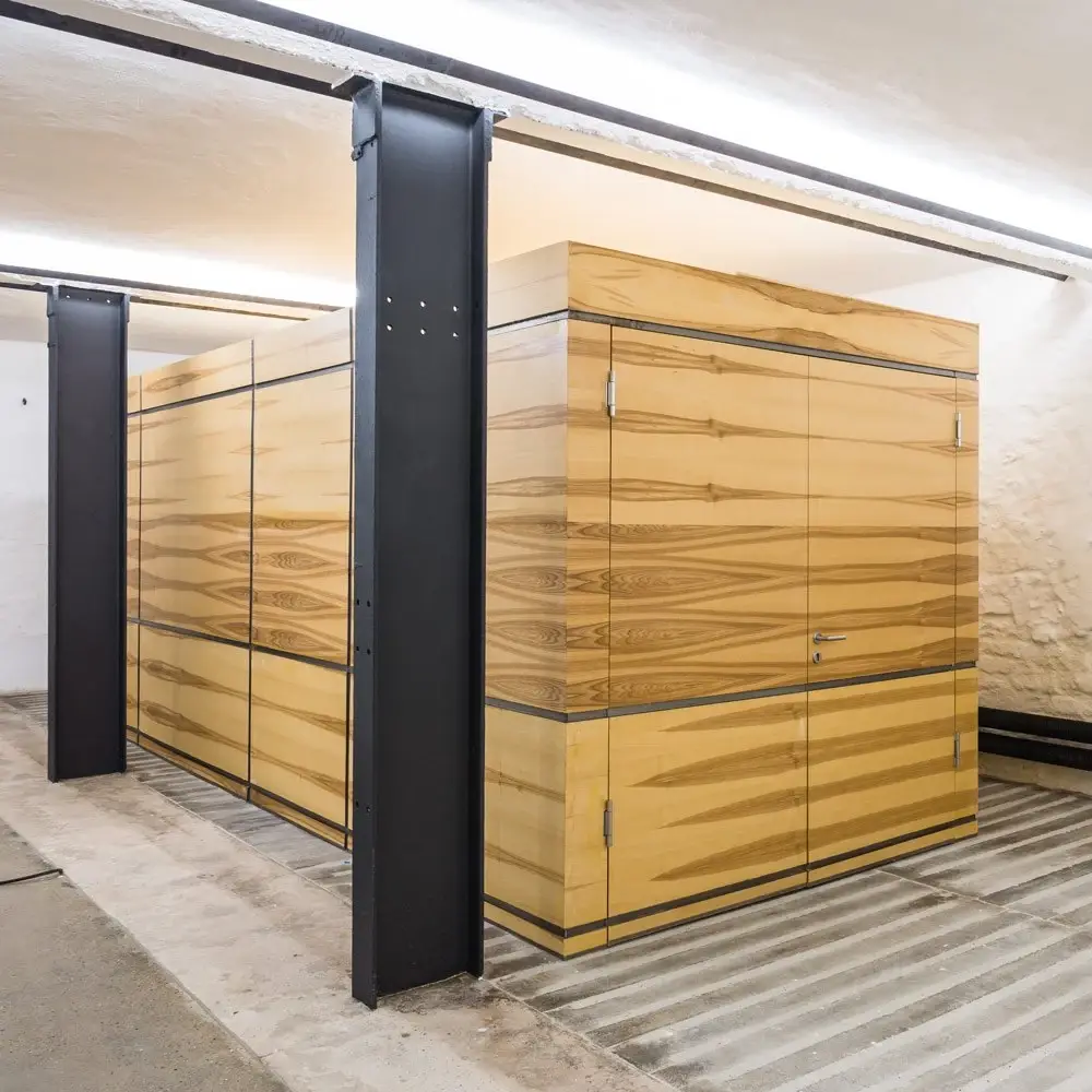 Funktionsbox aus Holz als eingestellter Körper