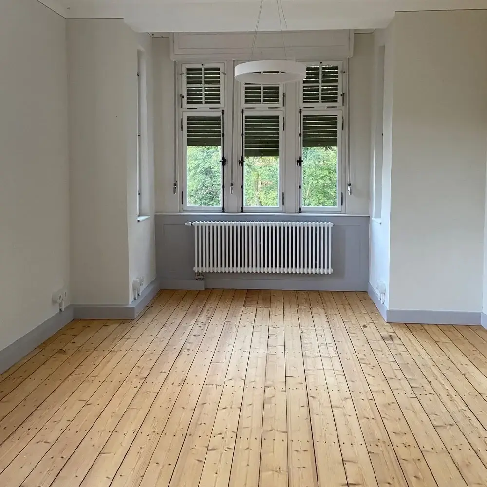 Innenraum der Gärtnervilla mit Dielenboden