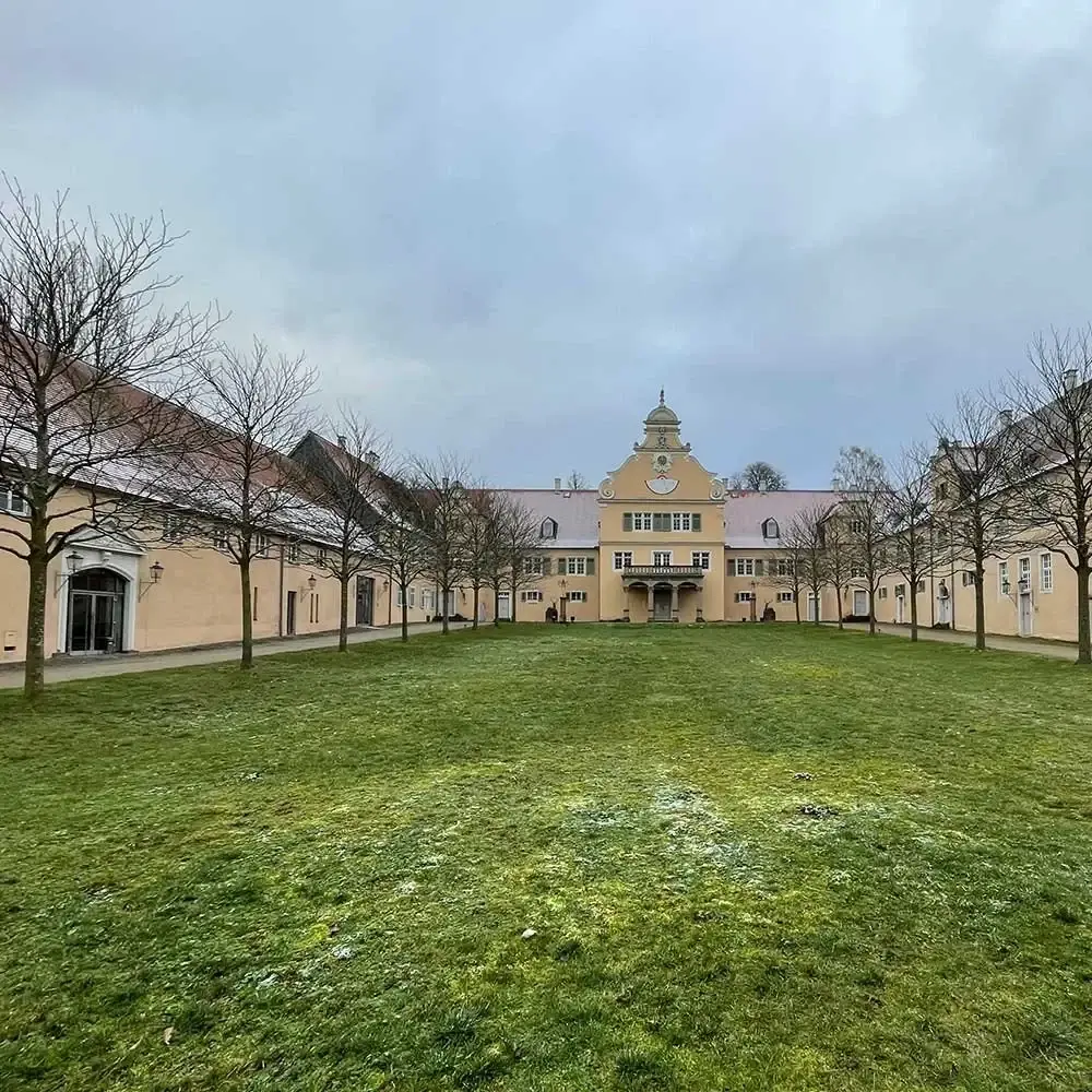 Jagdschloss Kranichstein in Darmstadt, Blick über den Parforcehof