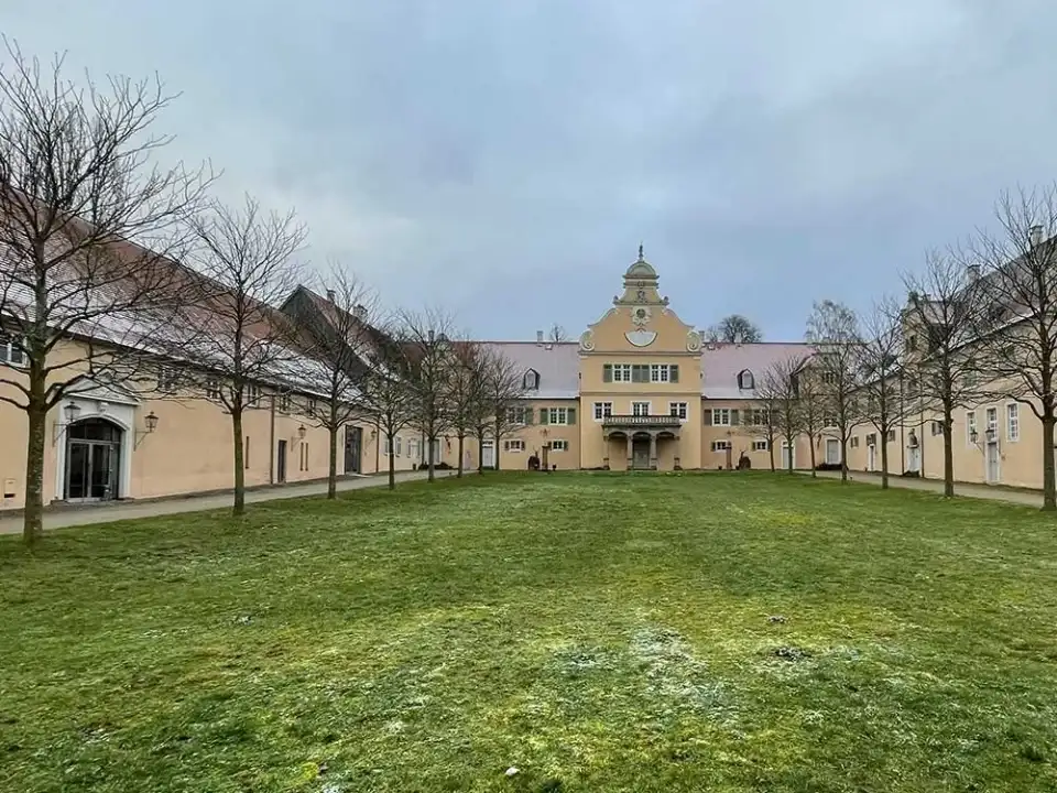 Jagdschloss Kranichstein in Darmstadt, Blick über den Parforcehof