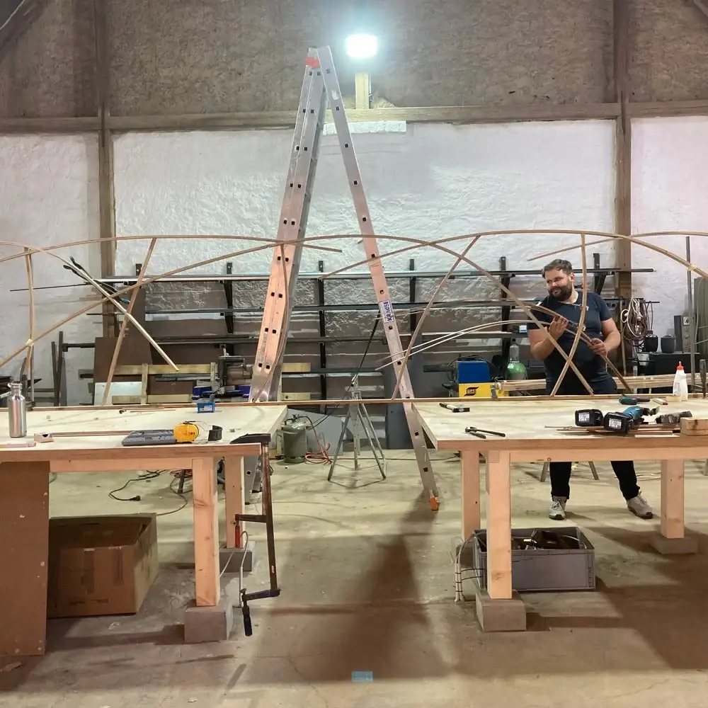 Fertigung des 1:1-Modells in der Werkstatt des Büros