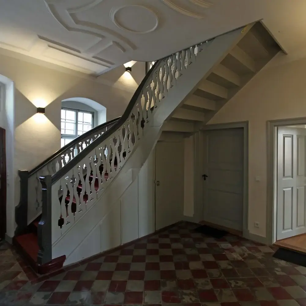 Historische Treppe im Nordflügel nach der Sanierung